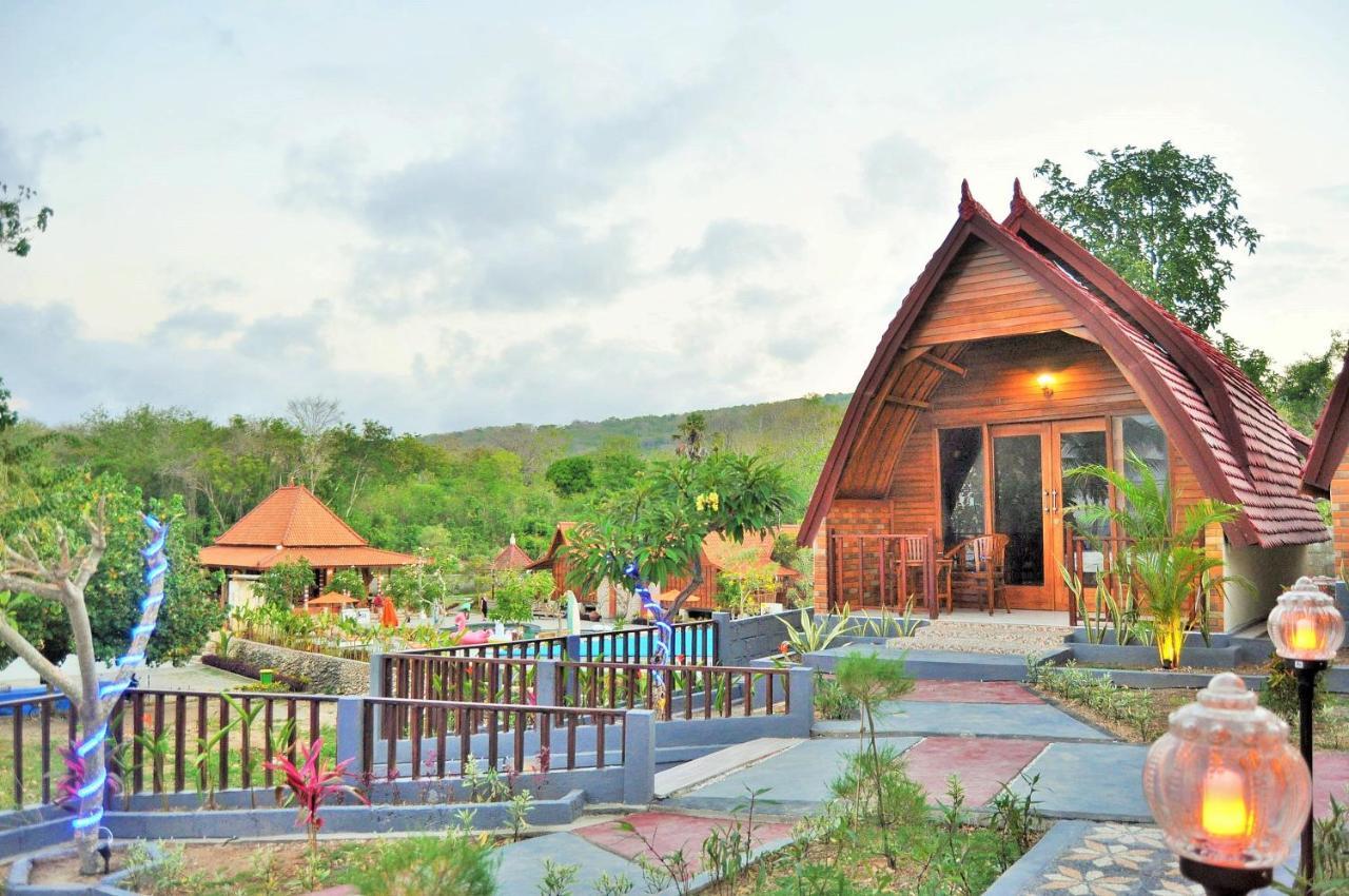 Surya Chandra Beach Bungalow Batununggul Екстериор снимка