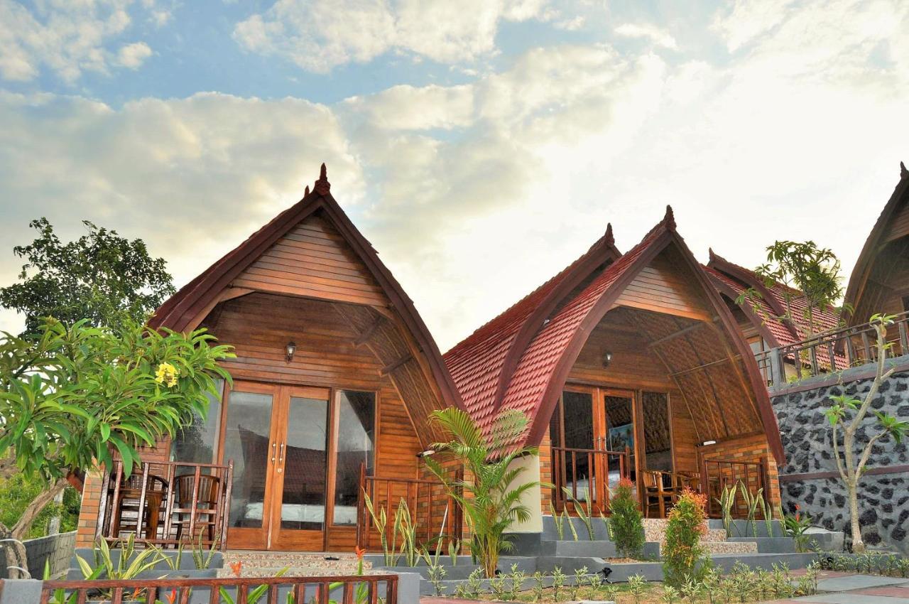 Surya Chandra Beach Bungalow Batununggul Екстериор снимка