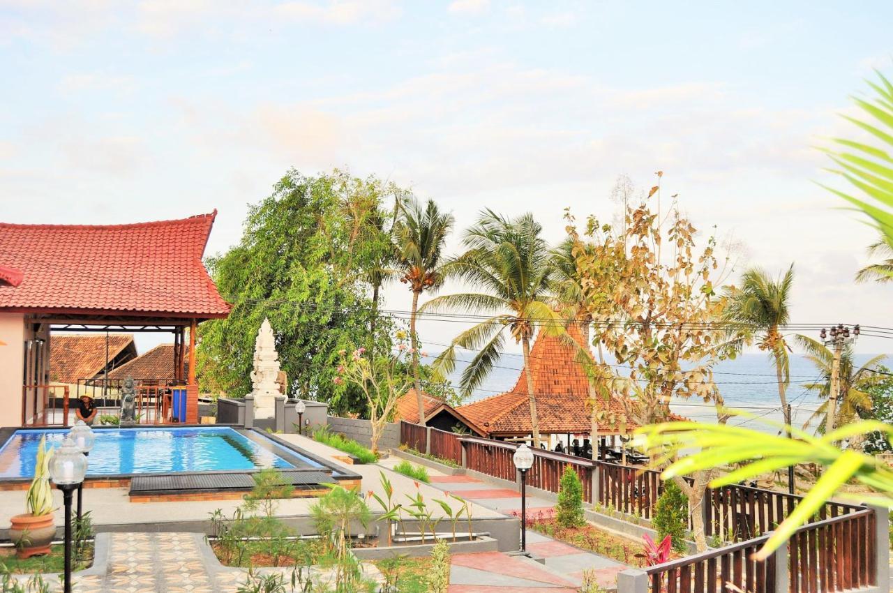 Surya Chandra Beach Bungalow Batununggul Екстериор снимка