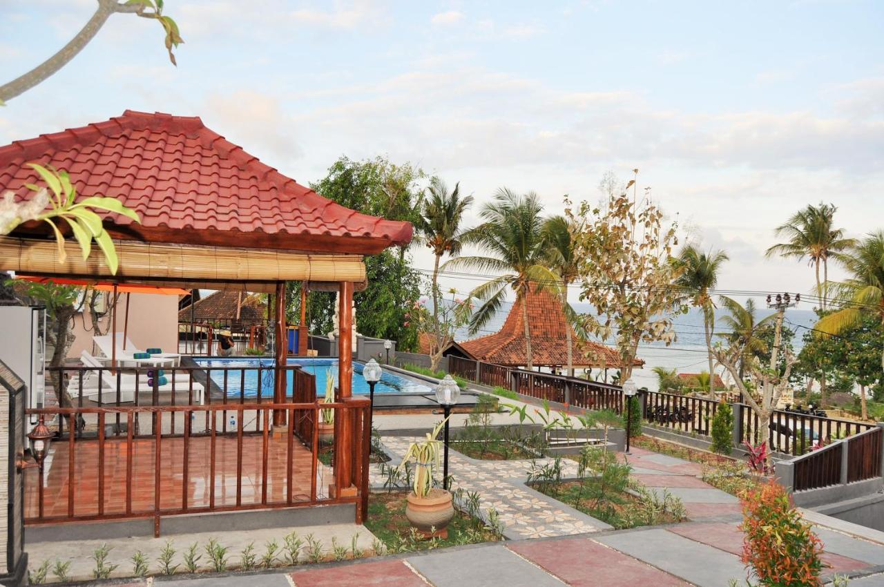 Surya Chandra Beach Bungalow Batununggul Екстериор снимка