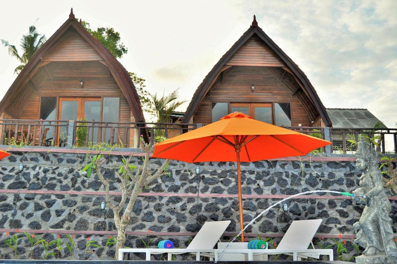 Surya Chandra Beach Bungalow Batununggul Екстериор снимка