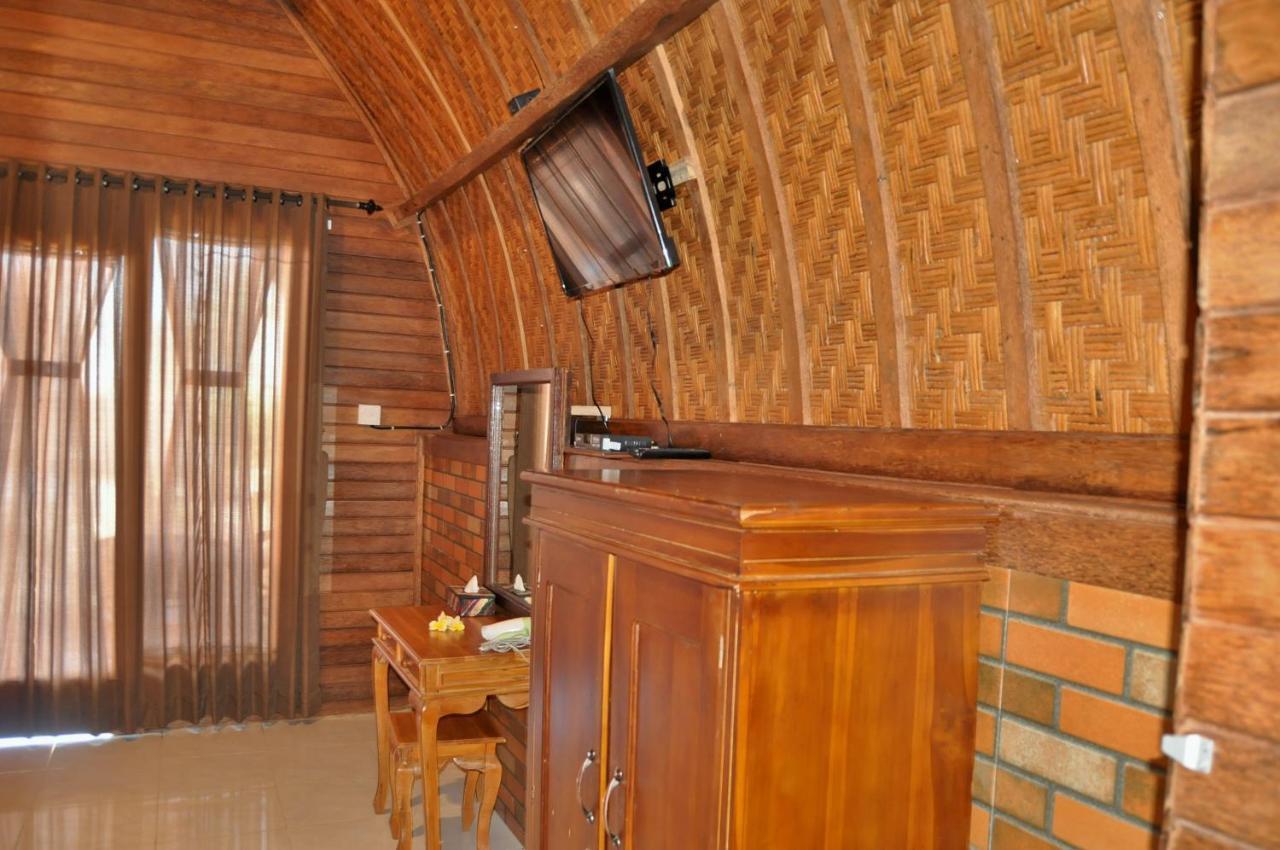 Surya Chandra Beach Bungalow Batununggul Екстериор снимка