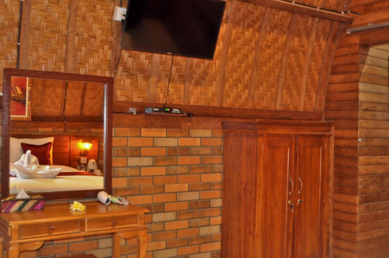 Surya Chandra Beach Bungalow Batununggul Екстериор снимка