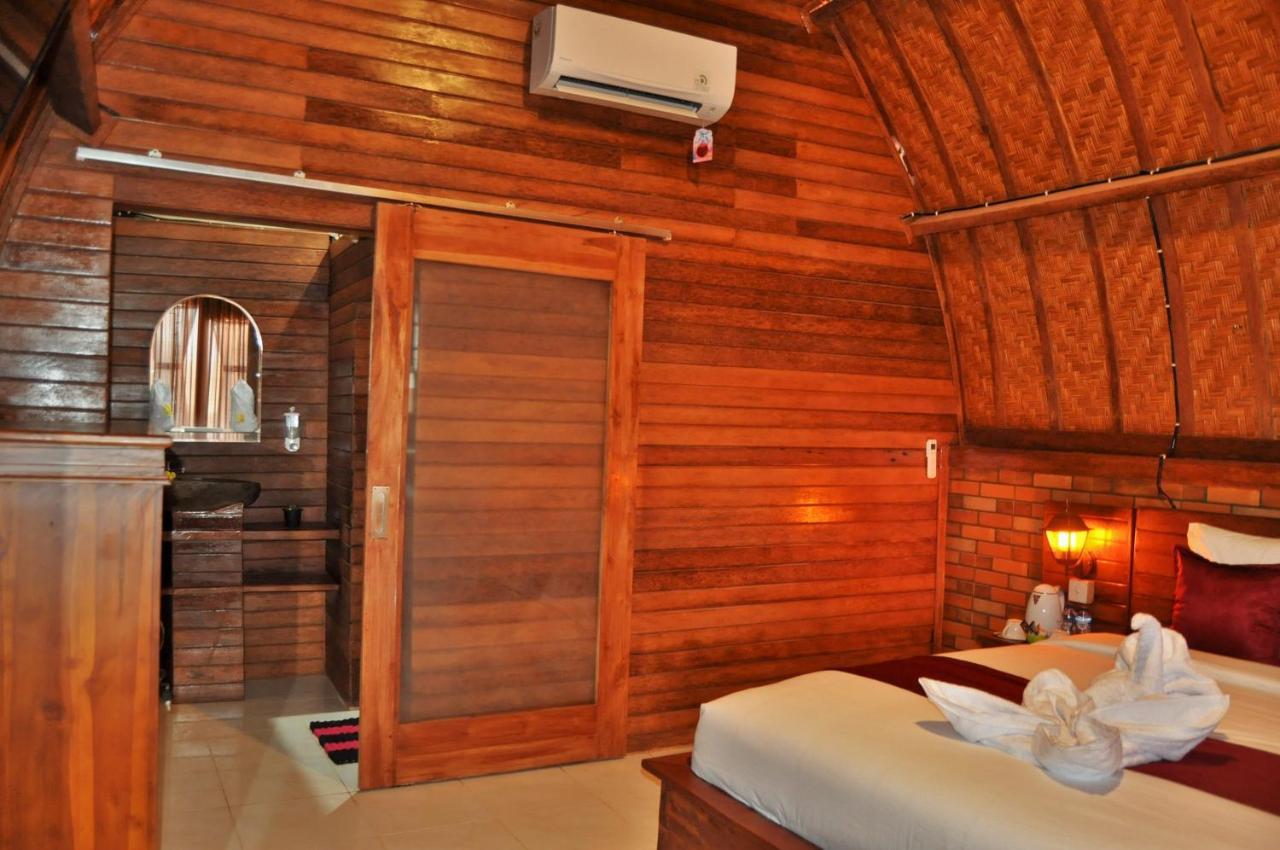 Surya Chandra Beach Bungalow Batununggul Екстериор снимка